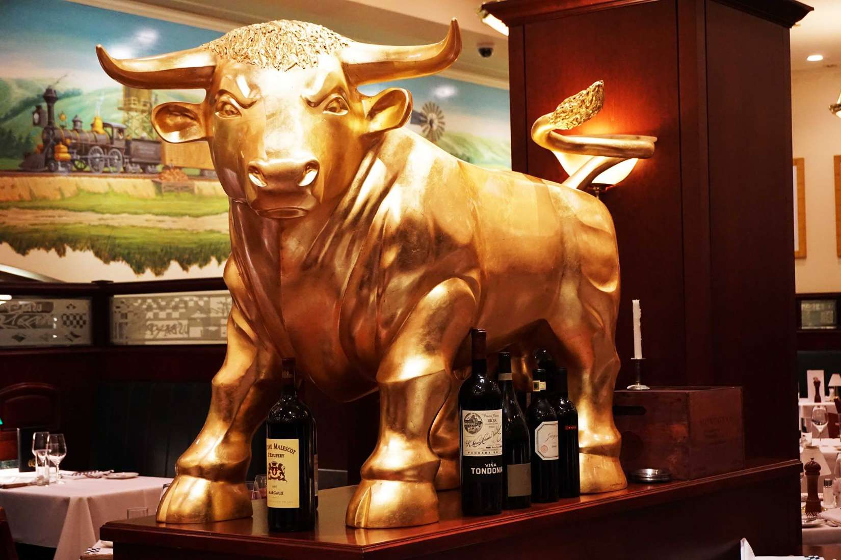 801 Chophouse Bull Statue