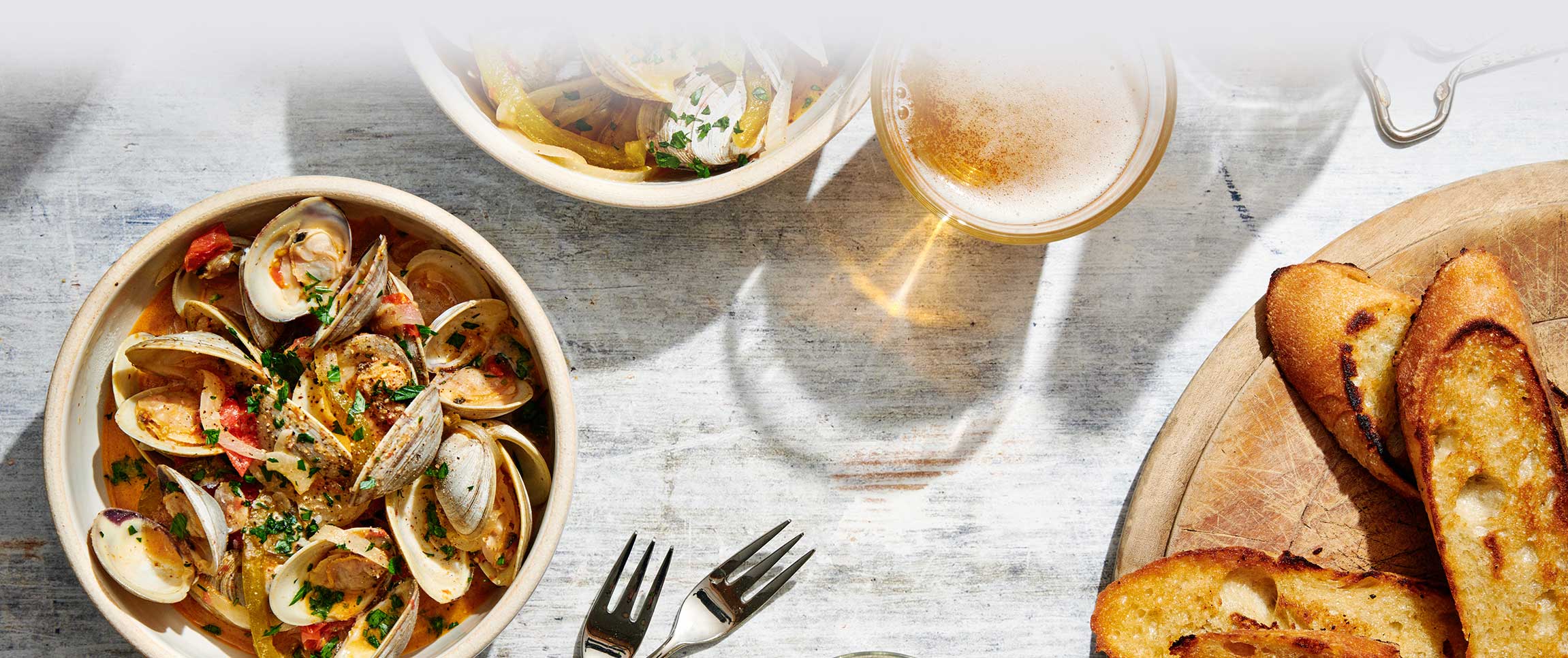 World Dock Clams in Beer Broth
