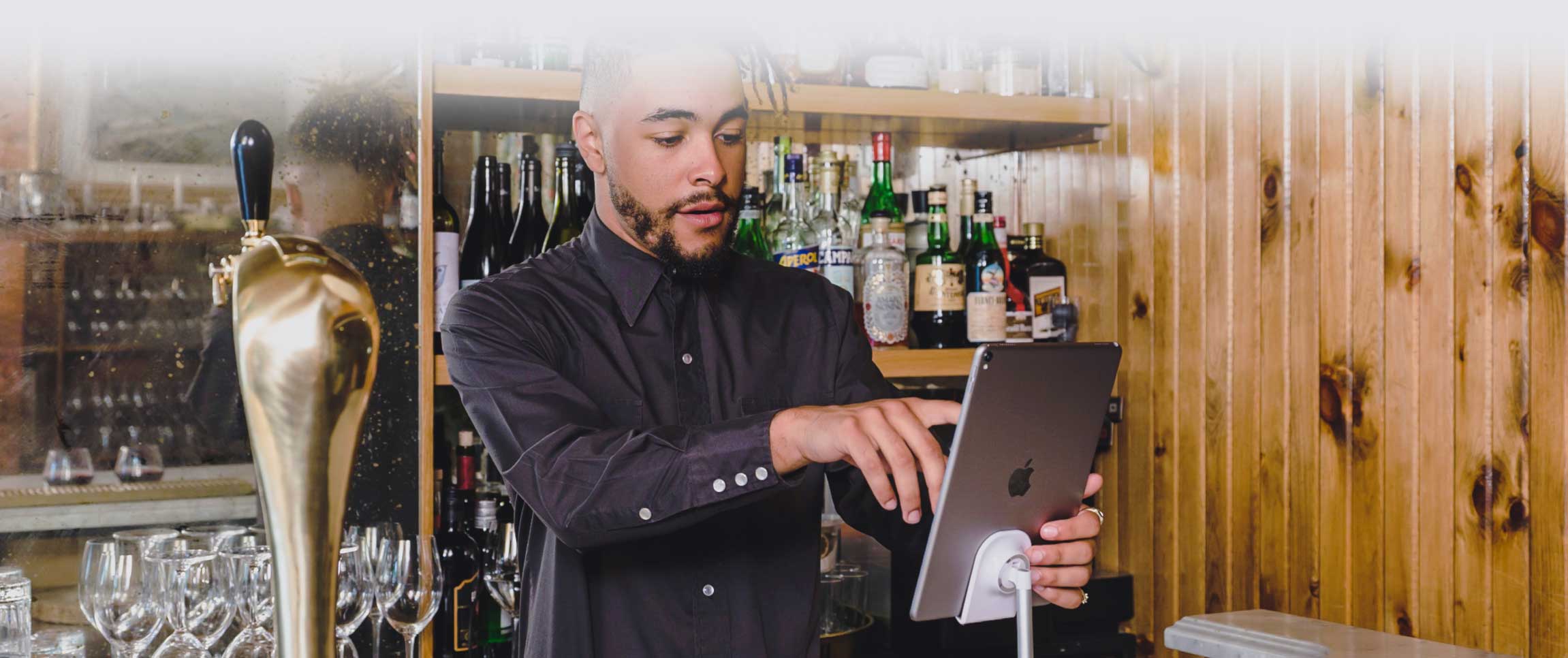 Restaurant employee working with TouchBistro technology on an ipad