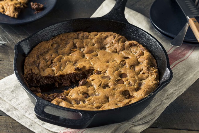 Cookielossus® Giant Pan Chocolate Chip Cookie