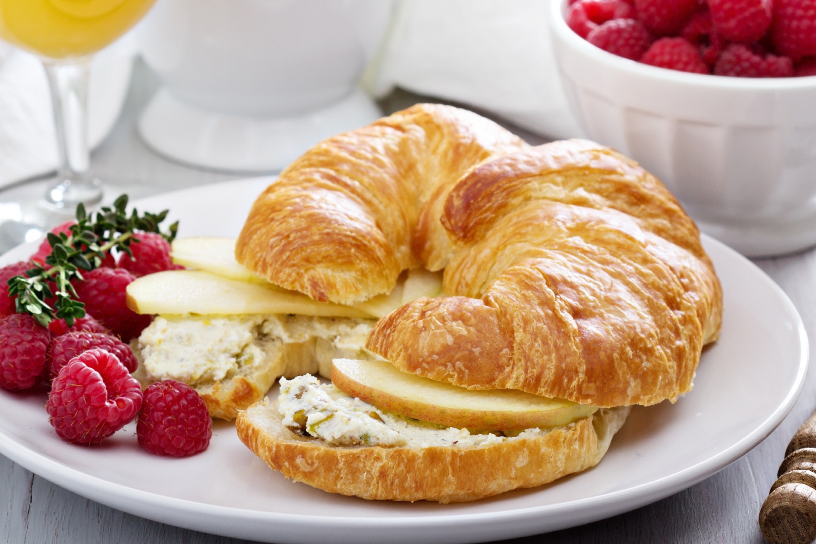 Heritage Ovens® Thaw & Serve Rolls & Margarine Croissants