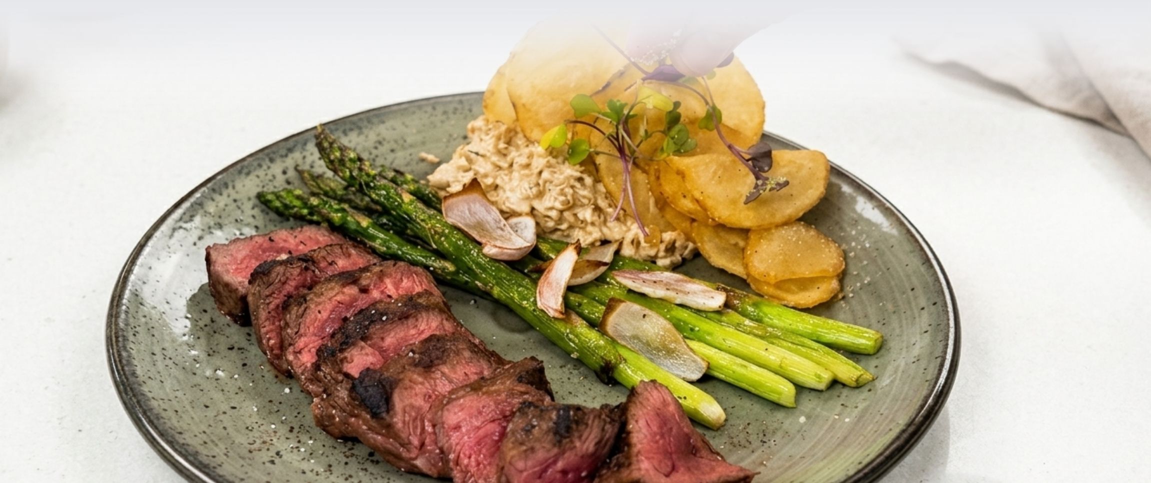  Braveheart® Hanger Steak with Chips and Dip