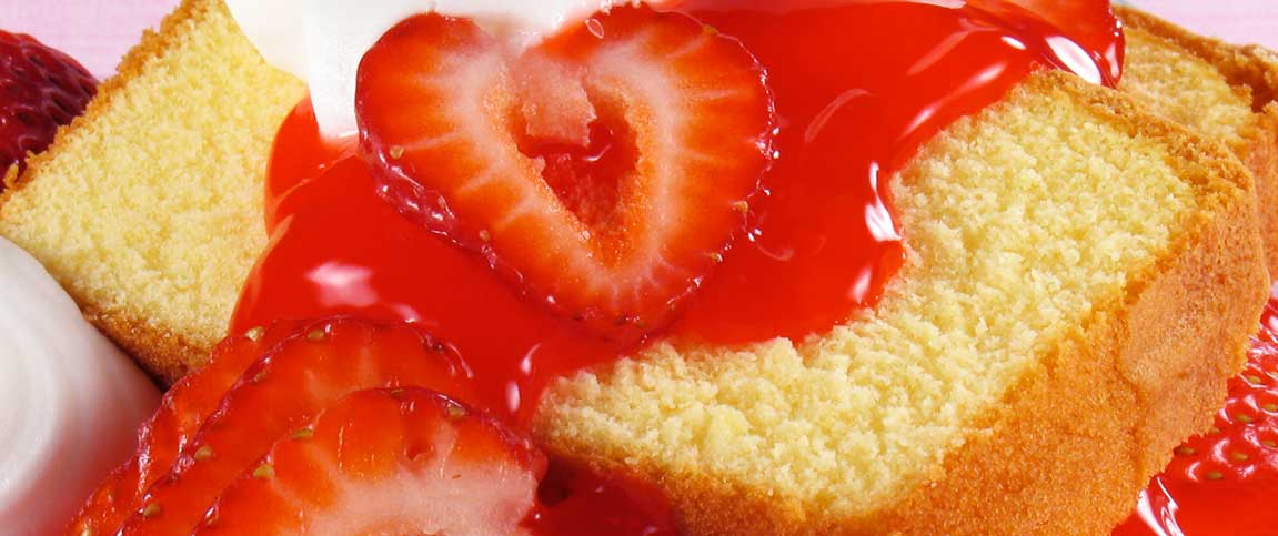 Bananaberry Cake with Strawberry Sauce