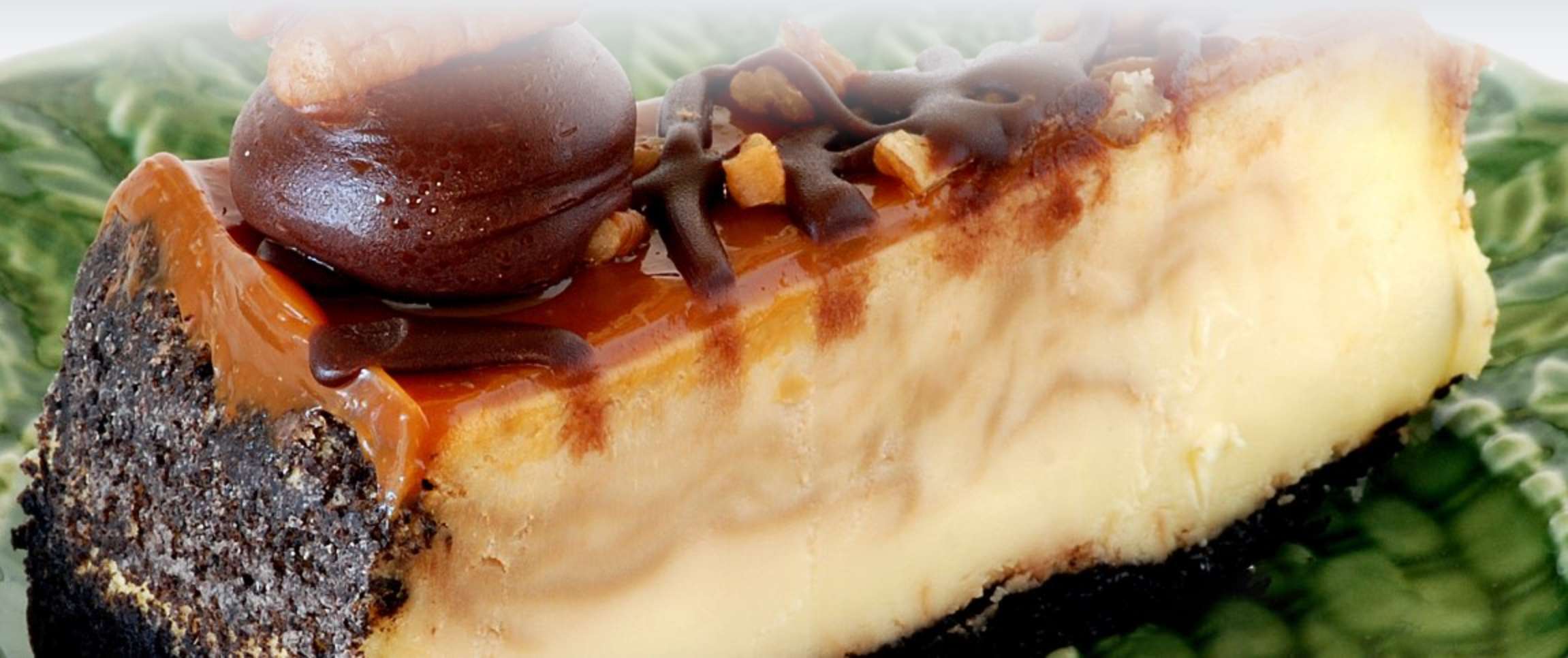 Cheesecake Topped with Caramel and Pecans