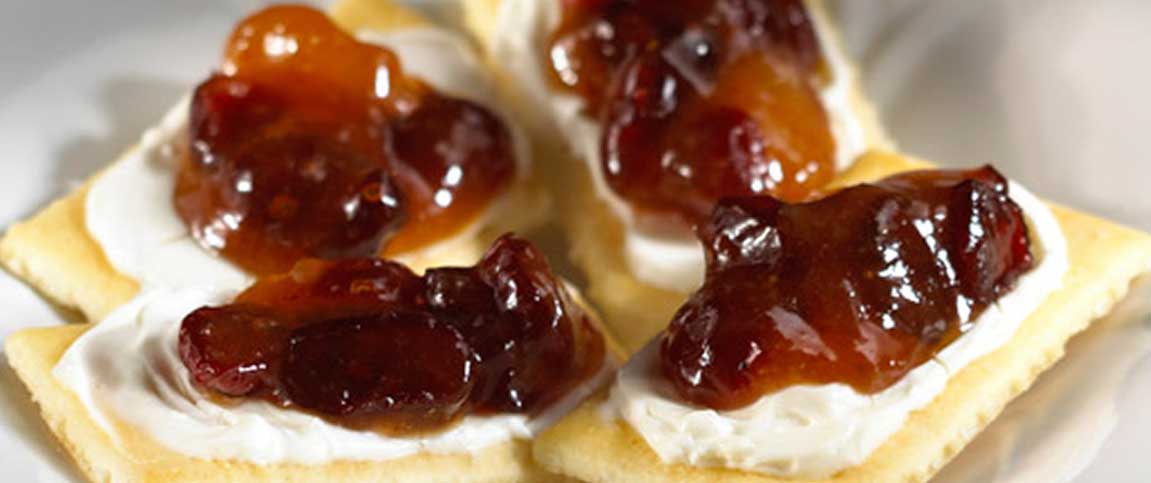 Cranberry Mango Chutney on Salad Wafers