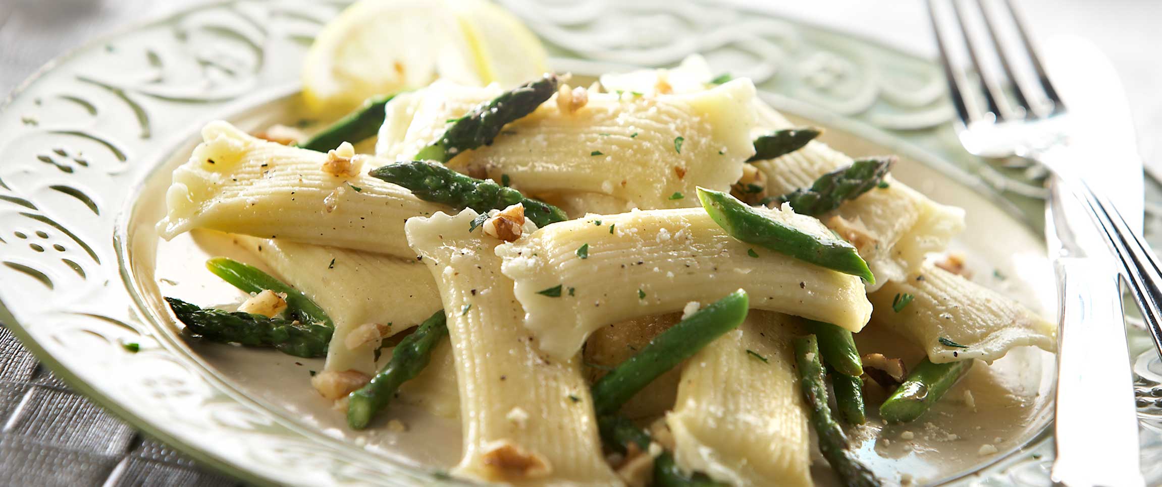 Cheese Rigatoni with Asparagus