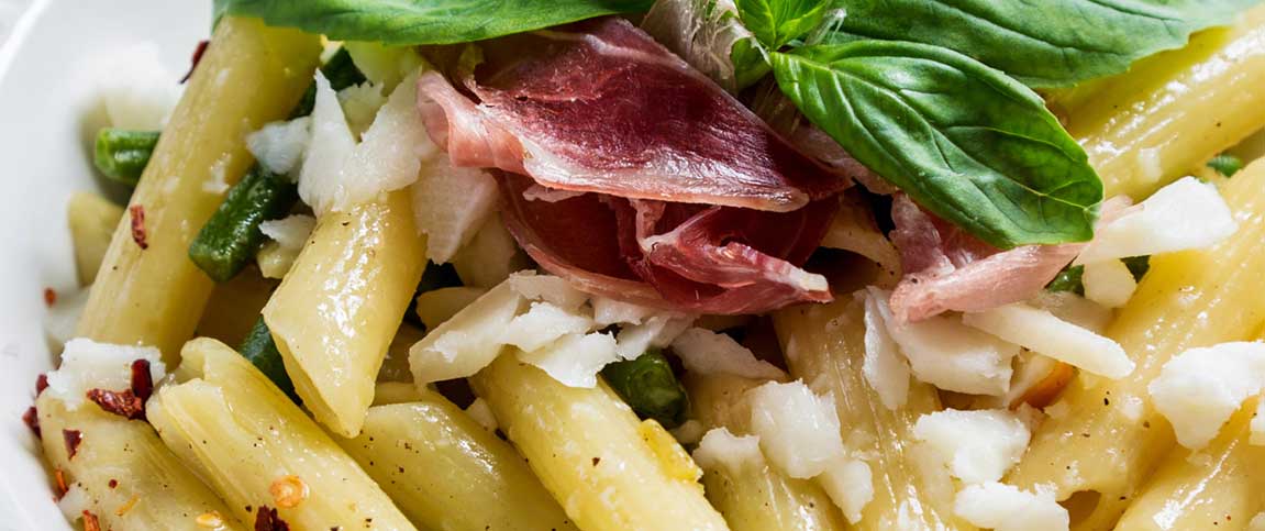 Pasta with Prosciutto and Goat Cheese