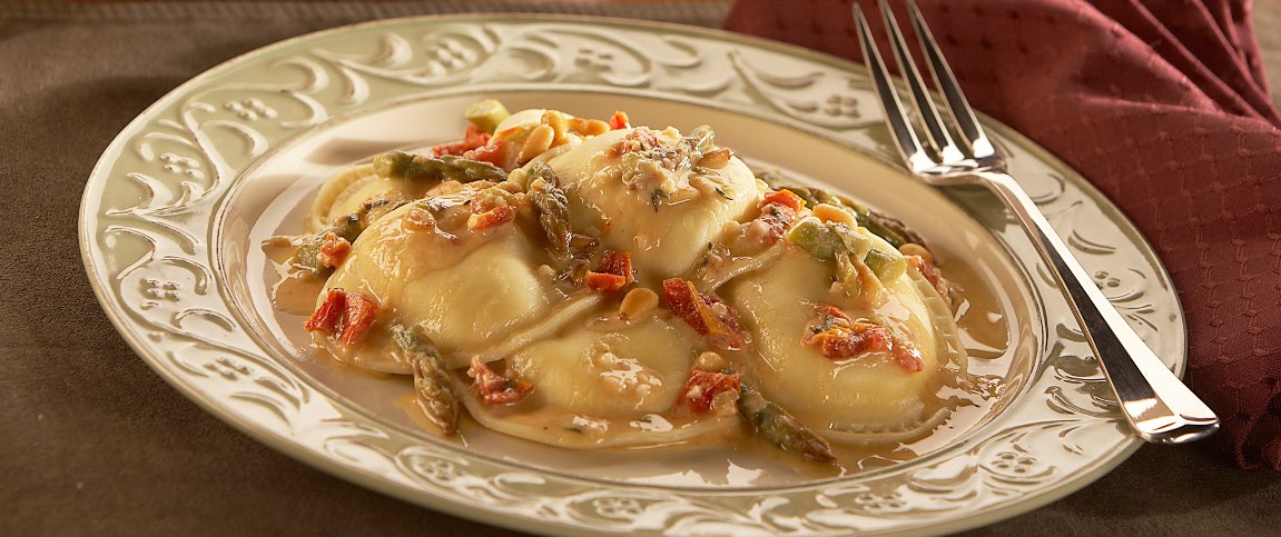 Cheese Ravioli Topped with Asparagus